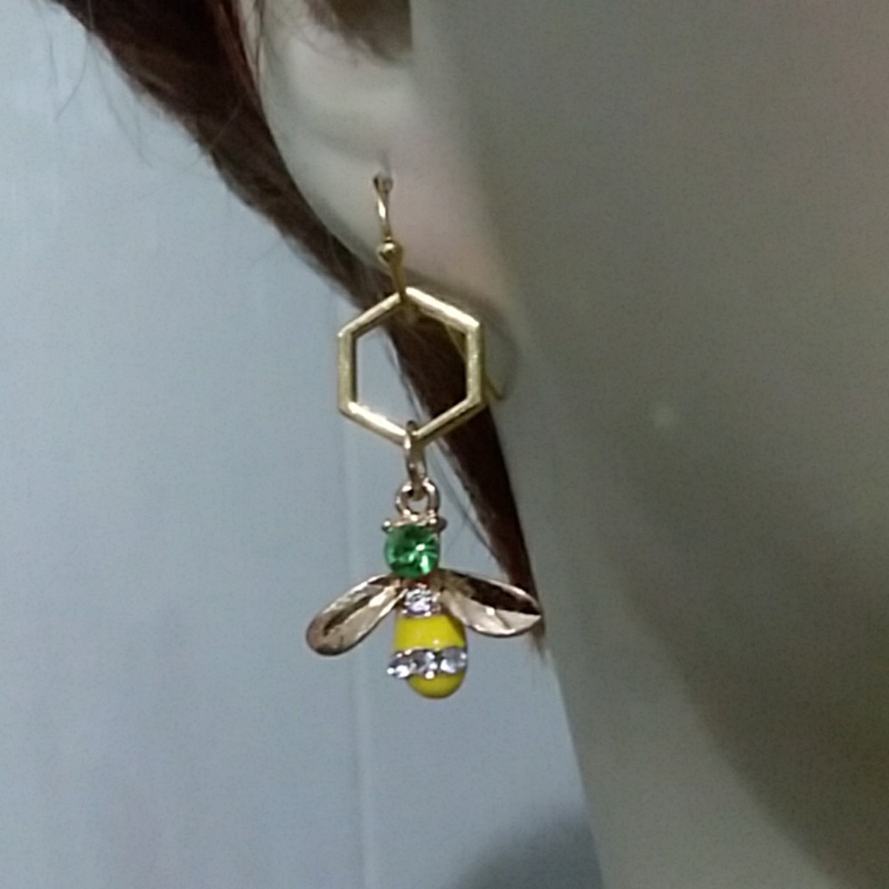 Lil 🐝🐝rhinestone honey bee charm GOLD drops